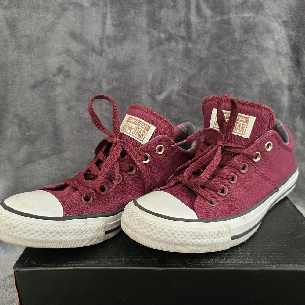Converse Maroon Canvas Sneakers Low Tops With Padded Ankle And Tongue
